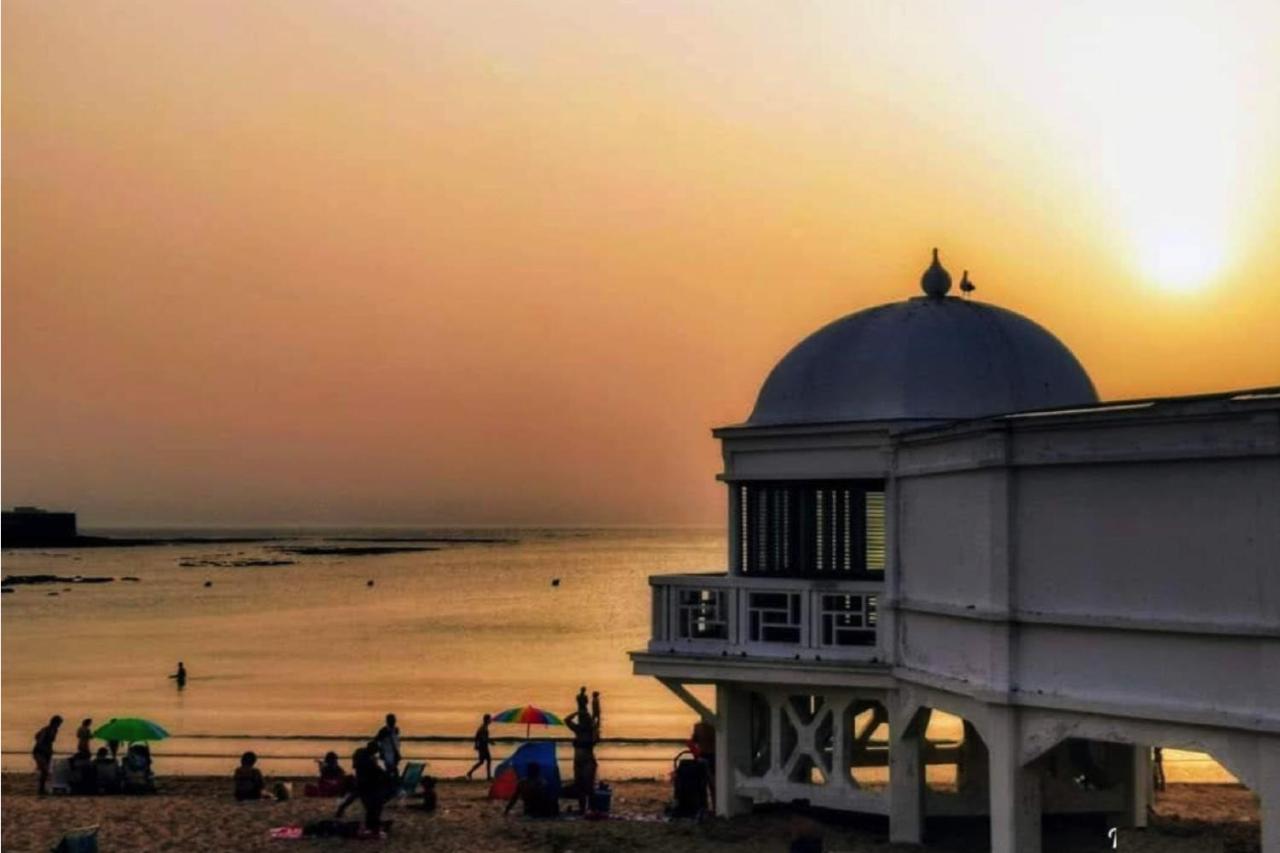 Romantica Vista Al Paseo Maritimo De Cádiz Eksteriør billede