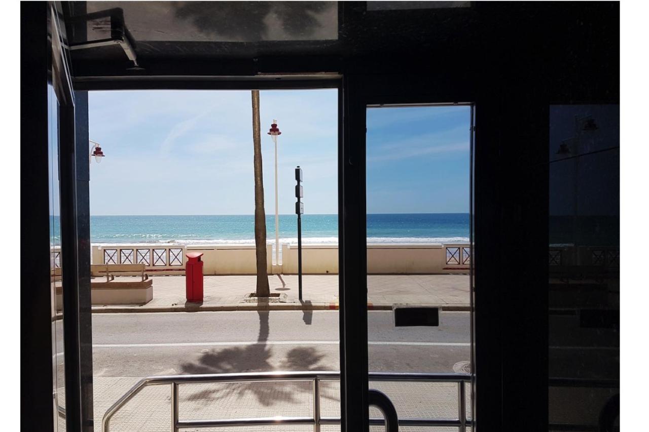 Romantica Vista Al Paseo Maritimo De Cádiz Eksteriør billede